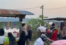 Pasir Timbul Kapuas Banjiri Pedagang dan Pembeli