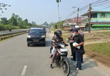 Puskesmas Entikong Bagikan Masker, Warga Diimbau Jaga Kesehatan