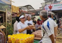 Telur di Bazar Sanggau Dijual Lebih Murah