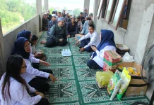 Ponpes Al-Fatih Sambut Bantuan Sembako RRI Sanggau