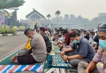Ratusan Umat Muslim Perbatasan Ikuti Salat Istisqa di PLBN Entikong