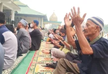 Salat Istisqa, Warga Sekayam Mohon Hujan Segera Turun