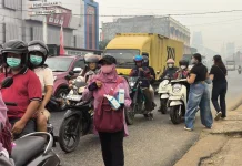 Rumah BUMN Sanggau dan UMKM Bagi Masker Gratis untuk Warga