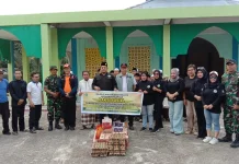 MABM Kapuas Bagikan Ribuan Liter Air Bersih ke Santri