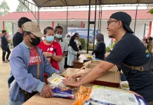 Ratusan Paket Sembako Murah TP PKK Kalbar Ludes Diserbu Warga Sanggau