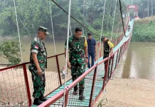 Mabes TNI Awasi Kualitas Bangunan Jembatan Perintis Garuda di Sekayam