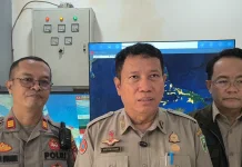 Operasi Water Bombing di Tayan Hilir Terkendala Jarak Pandang