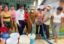 RRI Sanggau Bersama Pewarsa Bantu Warga Terdampak Krisis Air Bersih
