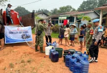 Koramil Toba Salurkan Air Bersih untuk Warga