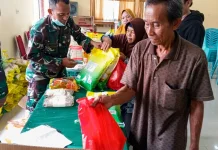 Kodim 1204/Sanggau Salurkan 200 Paket Sembako Murah