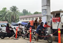 Antrean Kendaraan Mengular, Pasokan BBM Tetap 16 Ribu Liter