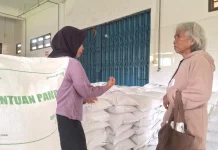 Ribuan KPM Entikong Terima Bantuan Pangan Beras