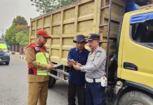Operasi Pajak Sanggau Temukan Enam Kendaraan Over Dimension