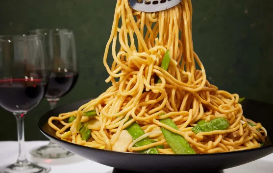 Mi Panjang Simbol Doa dan Harapan di Meja Tahun Baru Imlek