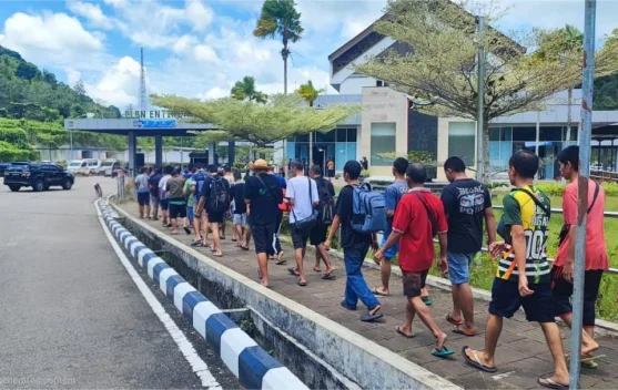 Ratusan PMI Bermasalah Dideportasi Melalui Perbatasan Entikong