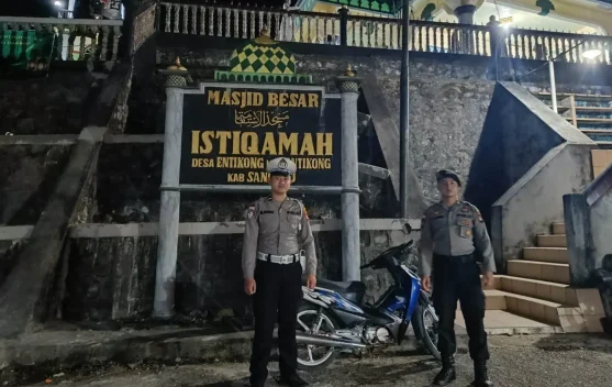 Polsek Entikong Amankan Salat Tarawih Selama Ramadan