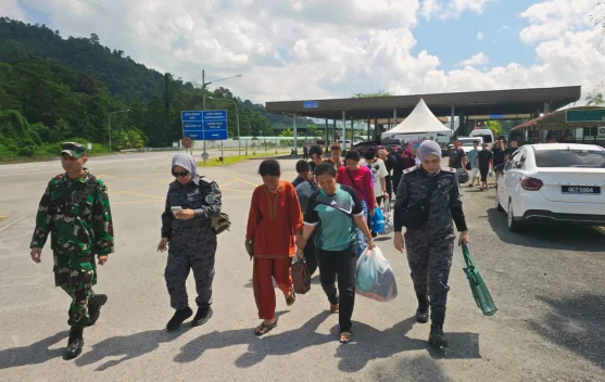 Malaysia Deportasi 29 WNI lewat Entikong
