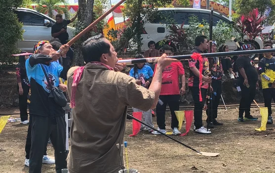 Jaga Tradisi, 76 Peserta Meriahkan Lomba Sumpit di Sanggau