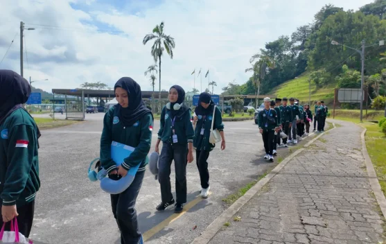 KJRI Kuching Lepas 22 Anak PMI Peraih Beasiswa
