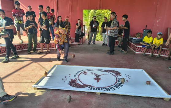 Lomba Gasing Berlangsung Meriah dalam Gawai Dayak Sanggau