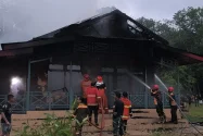 Kebakaran Hanguskan Rumah Warga di Jalan Perintis
