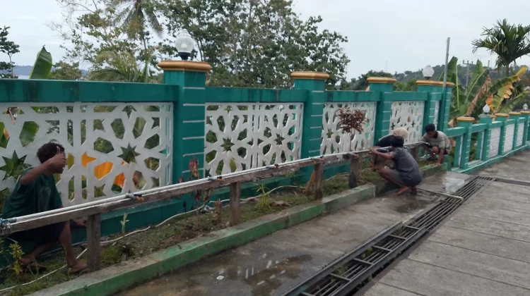 Gotong Royong Jamaah Sambut Ramadhan di Masjid