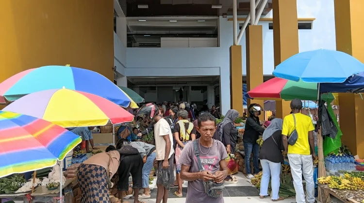 Pasar Tumburuni Fakfak Ramai jelang Ramadan
