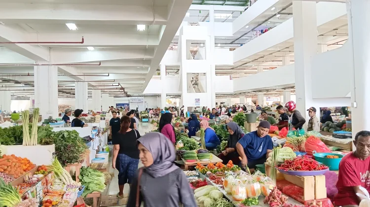 Pasar Tumburuni Fakfak Ramai jelang Ramadan