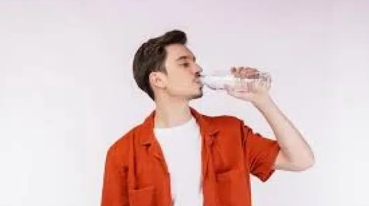 Tips Minum saat Ramadhan agar Tubuh Tetap Terhidrasi
