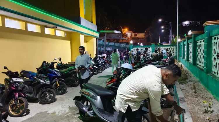 Malam Pertama Ramadhan Jamaah Padati Masjid Agung