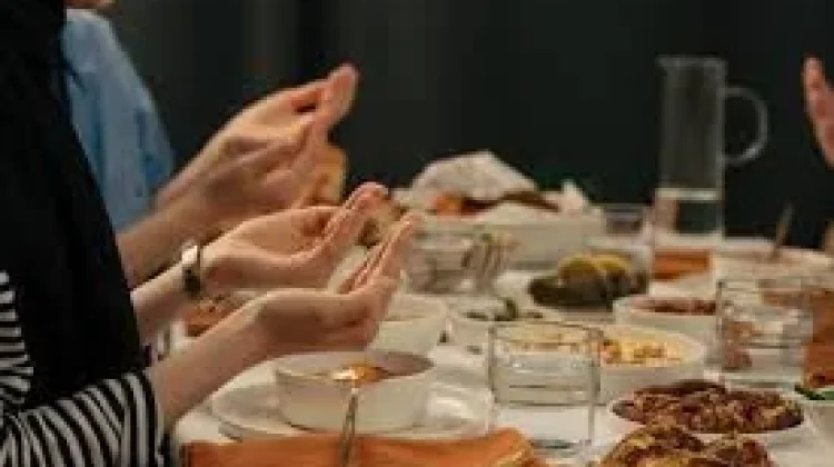 Makanan yang Sebaiknya Dihindari saat Berbuka Puasa