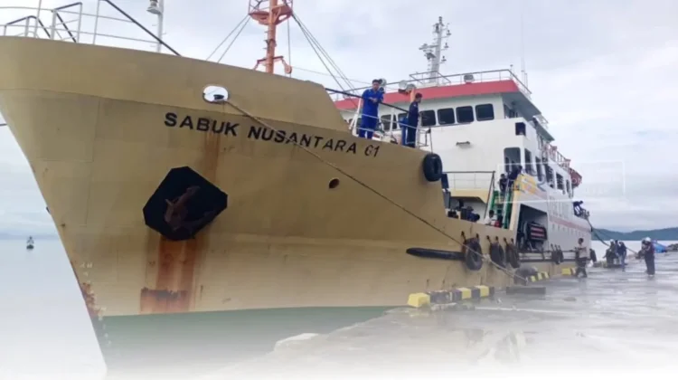 KM Sabuk Nusantara 61 Singgah di Fakfak
