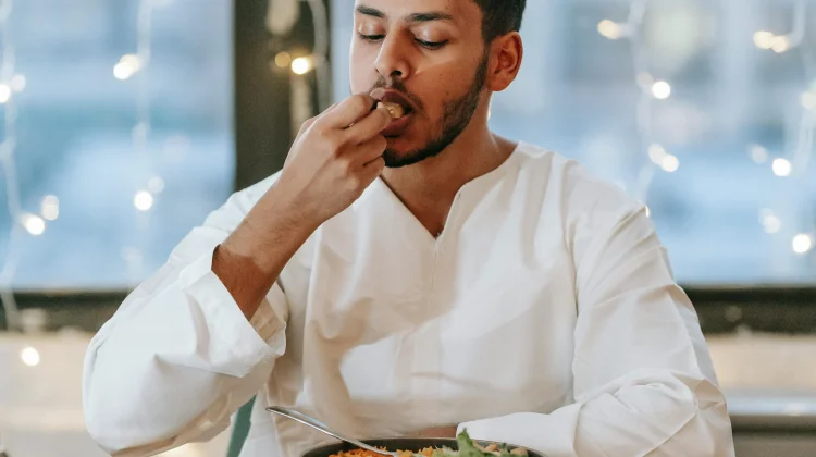 Cara Makan Terbaik saat Berbuka Puasa