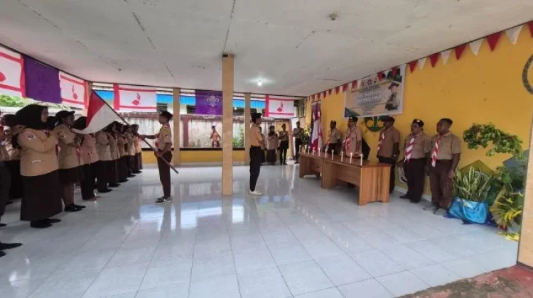 Gerakan Pramuka Fakfak Gelar Apel dan Bagi Takjil untuk Warga