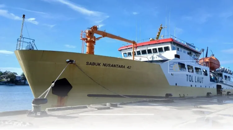 Pengawasan Ketat Penumpang KM Sabuk Nusantara 42