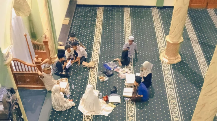Tadarus Bersama Warnai Kegiatan Amalia Ramadhan Masjid Al-Kautsar