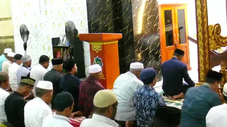 Tarawih Malam Ke-15 Masjid Agung Fakfak Berjalan Lancar