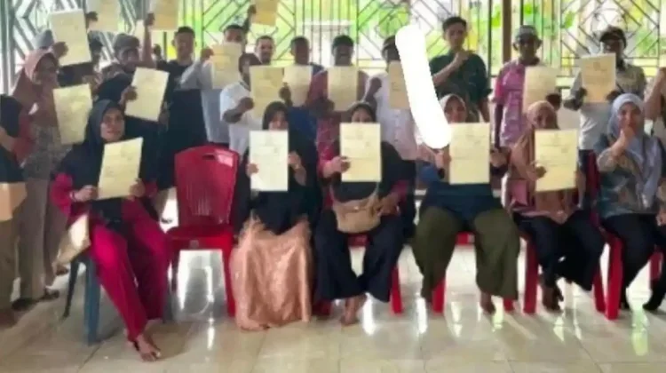 Kantah Fakfak Serahkan 147 Sertifikat PTSL Kepada Warga Sekru Tuare