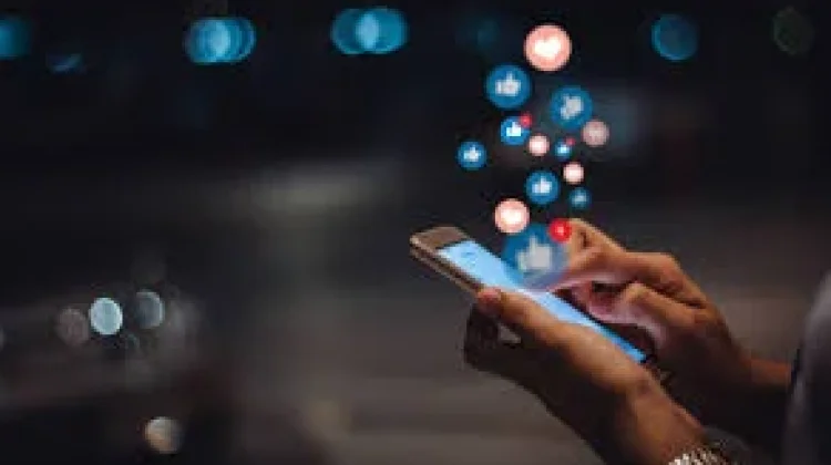 Oversharing di Media Sosial: ketika Berbagi Menjadi Berlebihan
