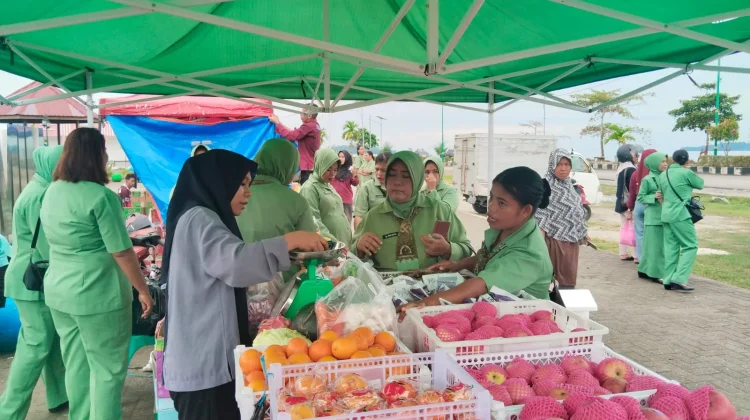 Kodim 1803/Fakfak dan Korem 182/JO Gelar Bazar Ramadhan Sembako Murah