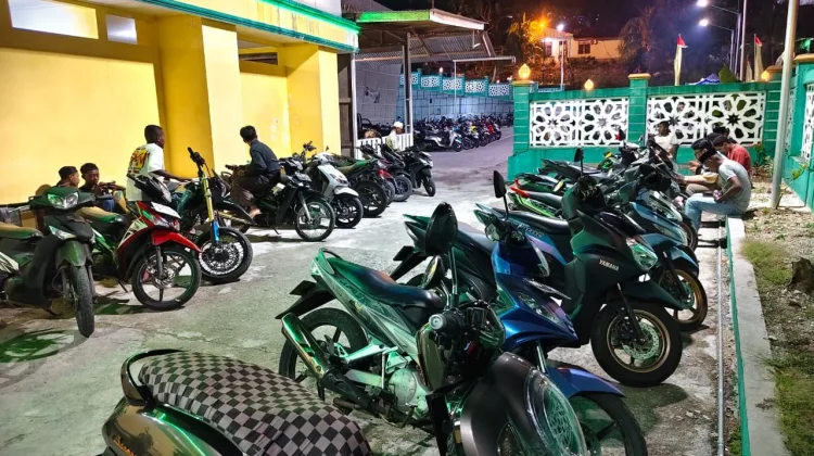 Area Parkir Masjid Agung Fakfak Kondusif saat Tarawih