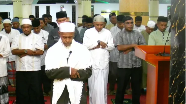 Tarawih Malam Ke-24 Masjid Agung Fakfak Berlangsung Tertib