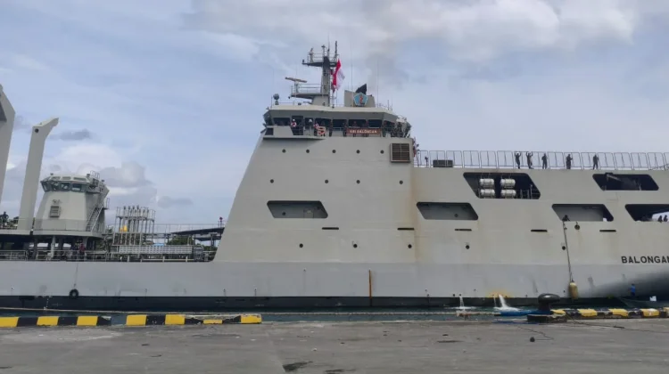 KRI Balongan-908 Kunjungi Fakfak, Perkuat Sinergi Maritim Daerah