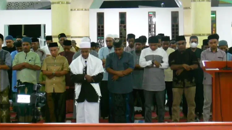 Tarawih Malam Ke-26 Masjid Agung Fakfak Berlangsung Tertib