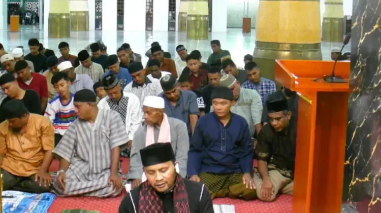 Tarawih Malam Ke-29 Masjid Agung Fakfak Berjalan Tertib
