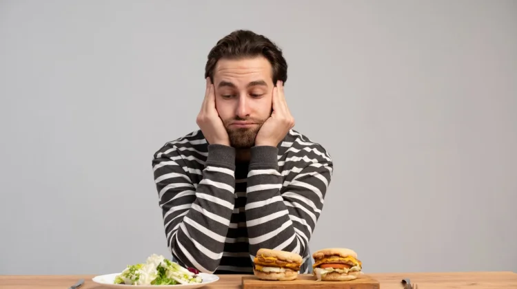 Sembilan Penyebab Mual setelah Makan, Begini Cara Mengatasinya