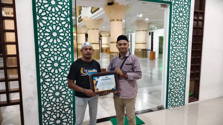 Panitia Ramadhan Masjid Agung Beri Penghargaan kepada Mitra