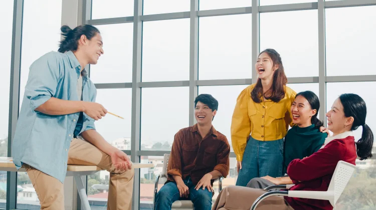 Tertawa Itu Menular: Mengapa Kita Ikut Tertawa saat Melihat Orang Lain?