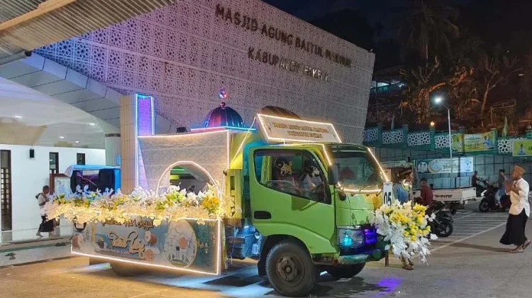 Masjid Agung Fakfak Raih Juara Kendaraan Hias