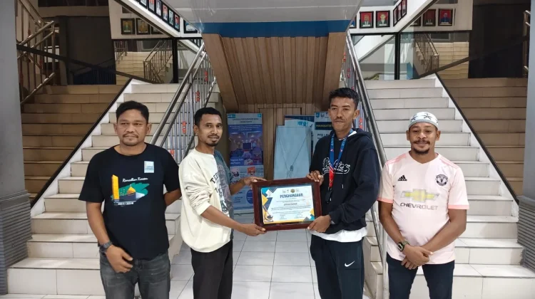 Masjid Agung Beri Penghargaan untuk RRI Fakfak